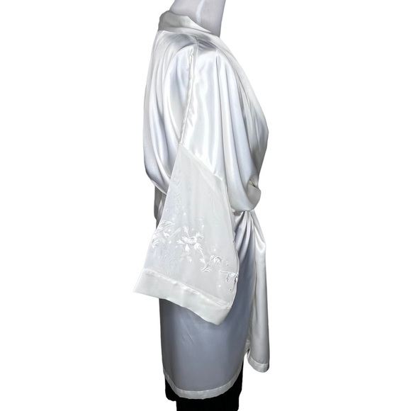 Valerie Stevens White Satin Kimono Sleeves Short Robe Size S Lace Trim Silky - Picture 7 of 14
